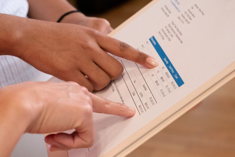 Versicherer und Finanzdienstleister – Adressieren bei APOOL WERKE (Illustrationsfoto)